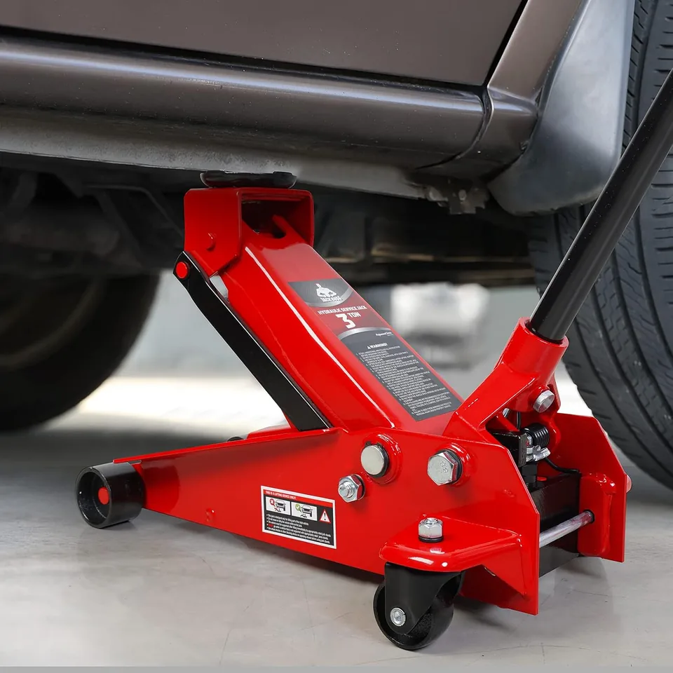 Jack Boss 3 Ton Fast-Lift Floor Jack — feature detail